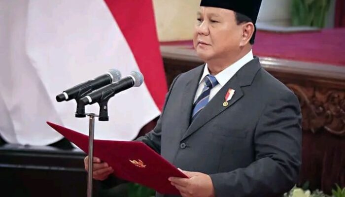 Presiden Prabowo Lantik Letjen (Purn) Nugroho Sulistyo Budi sebagai Kepala BSSN