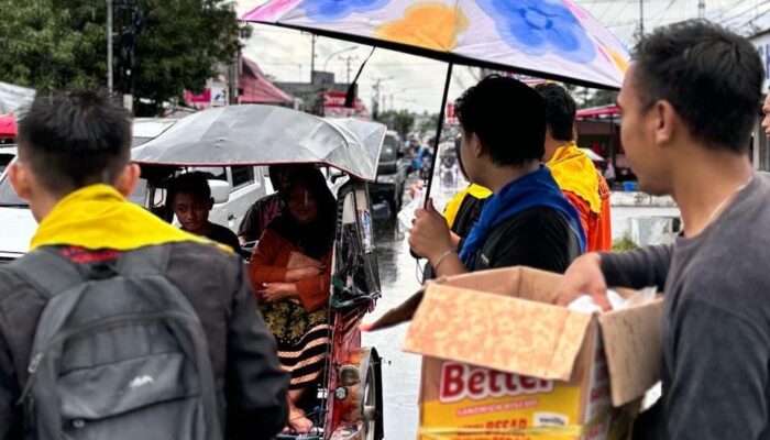 Mapala Mohuyula UMGO Tebar Kebaikan Lewat Aksi Berbagi Takjil