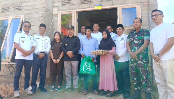 Wujudkan Hunian Layak, Bupati Boltara Serahkan 3 Unit Rumah di Dua Kecamatan