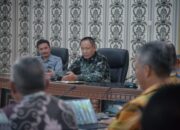 Rapat Evaluasi APBD 2026, Gubernur Gusnar Perintahkan OPD Amankan Stok Pangan dan BBM Jelang Ramadan